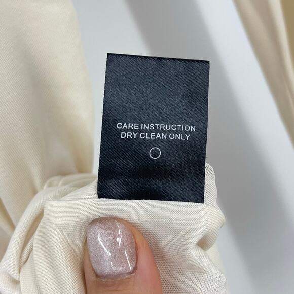 Elegant White Long Sleeve Dress - Picture 16 of 16